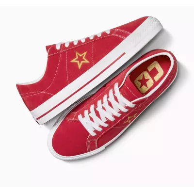 Converse One Star Pro A06646C sneaker basse daim intégral rouge unisexe étoile dorée semelle blanche liseré rouge skate