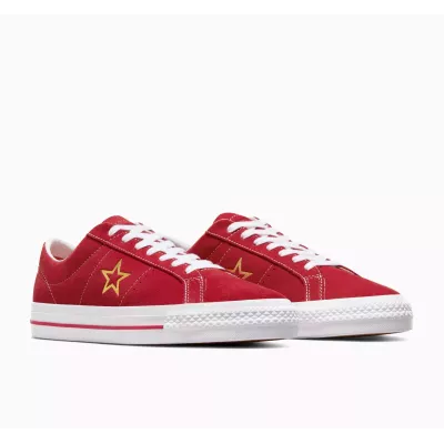 Converse One Star Pro A06646C sneaker basse daim intégral rouge unisexe étoile dorée semelle blanche liseré rouge skate