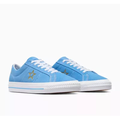 Converse One Star Pro A06647C sneaker basse daim intégral bleu ciel unisexe étoile dorée semelle blanche liseré bleu skate