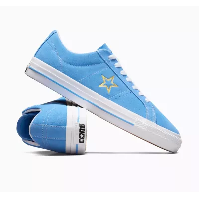 Converse One Star Pro A06647C sneaker basse daim intégral bleu ciel unisexe étoile dorée semelle blanche liseré bleu skate