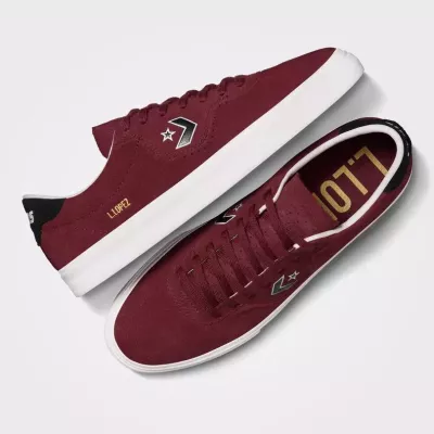 Converse Louie Lopez Pro A06656C sneaker basse 100% daim bordeaux unisexe chevron étoile noir inscription dorée semelle blanche