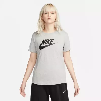 T-shirt Nike Sportswear Club Essentials DX7906-063 gris femme avec coupe décontractée et logo Futura