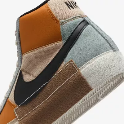 Nike FJ4186-200 multicolore avec empeigne patchwork rétro et semelle caoutchouc signature