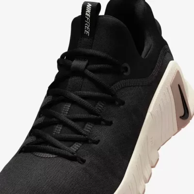 Nike Free Metcon 6 FJ7127-010 noire avec technologie Free et maintien dynamique Flywire