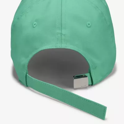 Casquette Nike Club Dri-FIT FB5372-324 verte avec logo Swoosh métallique et tissu respirant