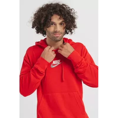 Sweat à capuche Nike Club French Terry FB7788-657 rouge avec logo Futura brodé et tissu éponge français