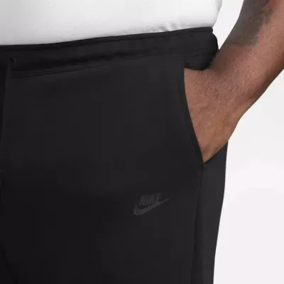 Short Nike Tech Fleece FB8171-010 noir homme avec tissu premium et poche signature