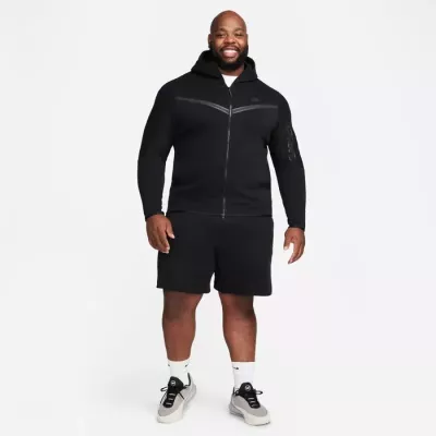 Short Nike Tech Fleece FB8171-010 noir homme avec tissu premium et poche signature