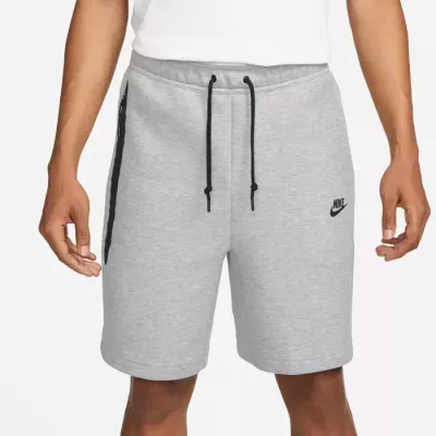 Short Nike Tech Fleece FB8171-063 gris homme avec tissu premium et détails signature