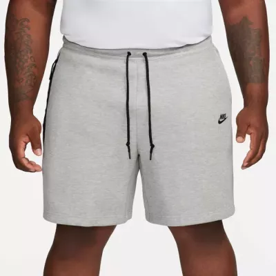 Short Nike Tech Fleece FB8171-063 gris homme avec tissu premium et détails signature