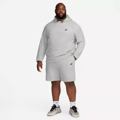 Short Nike Tech Fleece FB8171-063 gris homme avec tissu premium et détails signature
