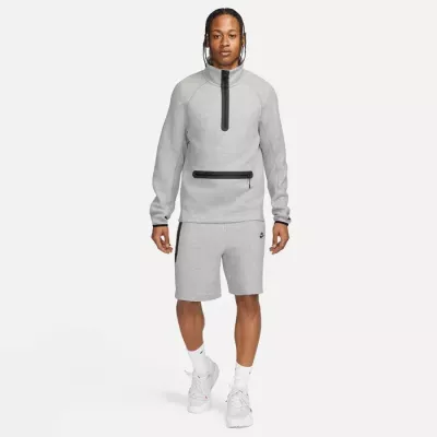 Short Nike Tech Fleece FB8171-063 gris homme avec tissu premium et détails signature
