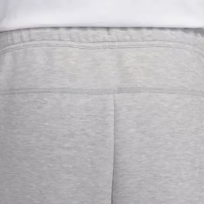 Short Nike Tech Fleece FB8171-063 gris homme avec tissu premium et détails signature