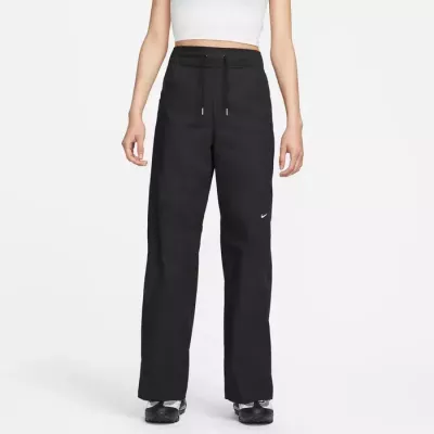 Pantalon Nike Sportswear Windrunner FB8284-010 noir femme avec tissu léger et détail Windrunner iconique