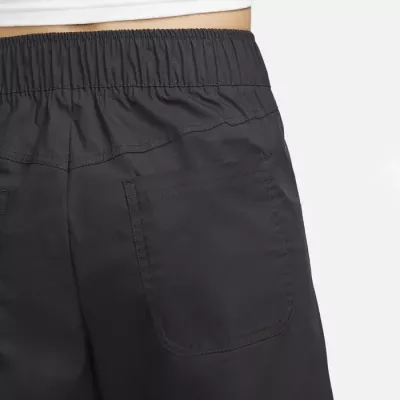 Pantalon Nike Sportswear Windrunner FB8284-010 noir femme avec tissu léger et détail Windrunner iconique