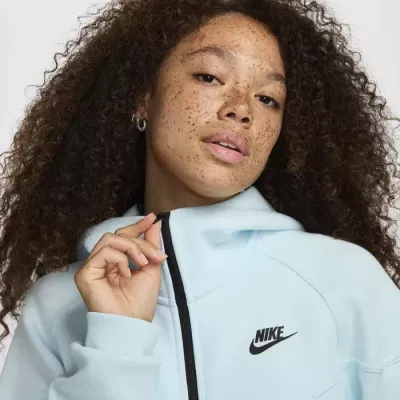 Veste Nike Tech Fleece Windrunner FB8338-474 bleue femme avec tissu premium et poches zippées