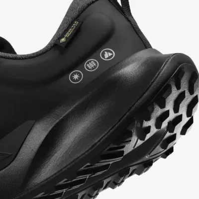 Nike Juniper Trail 2 GORE-TEX FB2067-001 noire avec membrane imperméable et semelle adhérente trail