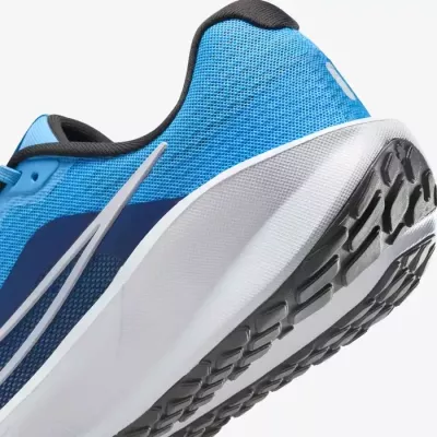Nike Downshifter 13 FD6454-404 bleue avec mesh respirant et maintien renforcé au milieu du pied