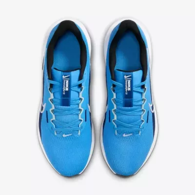 Nike Downshifter 13 FD6454-404 bleue avec mesh respirant et maintien renforcé au milieu du pied