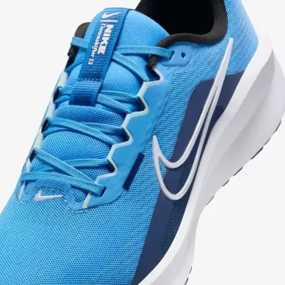 Nike Downshifter 13 FD6454-404 bleue avec mesh respirant et maintien renforcé au milieu du pied