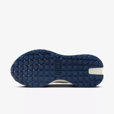 Nike Phoenix Waffle FD2196-101 multicolore avec semelle Waffle légère et design rétro Nike