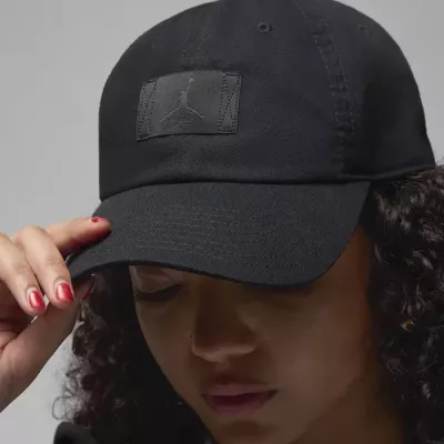 Casquette Jordan FD5181-013 noire avec logo Jumpman brodé et sangle arrière réglable