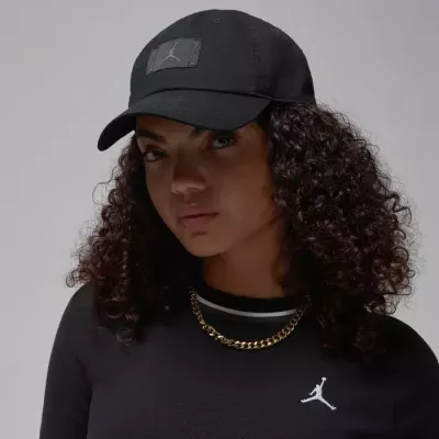 Casquette Jordan FD5181-013 noire avec logo Jumpman brodé et sangle arrière réglable