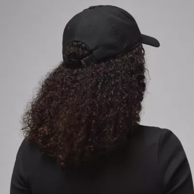 Casquette Jordan FD5181-013 noire avec logo Jumpman brodé et sangle arrière réglable