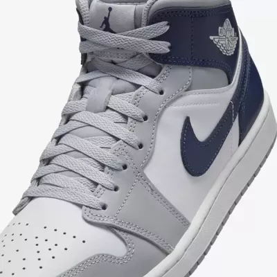 Baskets montantes Air Jordan 1 Mid homme blanc et bleu marine DQ8426-104