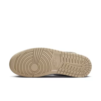 Baskets montantes Air Jordan 1 Mid homme blanc beige et noir DQ8426-153