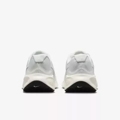 Nike Revolution 7 FB2208-101 blanche avec semelle amortissante et confort optimal pour le running