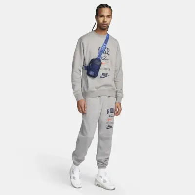 Nike Club Fleece sweat col rond manches longues homme gris chiné multi-logos FN2610-063