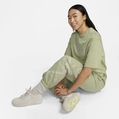 Nike Sportswear Phoenix Fleece pantalon jogging oversized logo femme vert amande FN2552-371