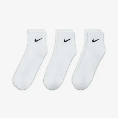 Chaussettes Nike Everyday Cushioned Training Ankle blanches lot de 3 paires avec amorti confortable pour sport et entraînement