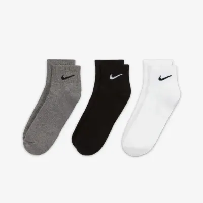Chaussettes Nike Everyday Cushioned Training Ankle lot de 3 paires gris noir et blanc avec amorti confortable