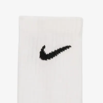 Chaussettes Nike Everyday Lightweight Training Crew blanches lot de 3 paires légères et respirantes pour sport et entraînement