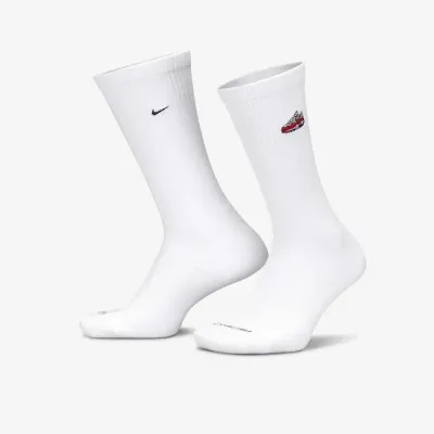 Chaussettes Nike Everyday Plus Cushioned Crew blanches avec amorti renforcé et motif Air Max pour confort au quotidien