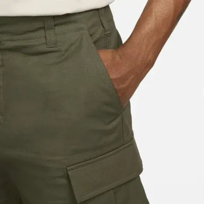 Short cargo Nike SB Kearny kaki pour homme avec poches latérales style skate et loisirs