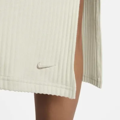 Jupe midi Nike Sportswear Chill Rib beige pour femme coupe slim en maille côtelée avec fente latérale