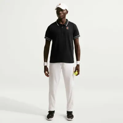 Polo NikeCourt Heritage noir pour homme avec col contrasté et technologie respirante pour tennis