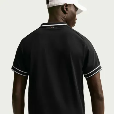 Polo NikeCourt Heritage noir pour homme avec col contrasté et technologie respirante pour tennis