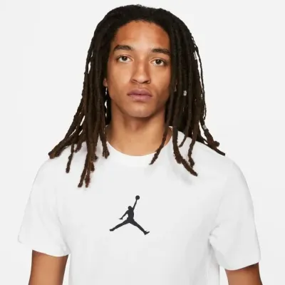 T-shirt Jordan Flight Essential CW5190-102 blanc avec graphisme imprimé et tissu respirant