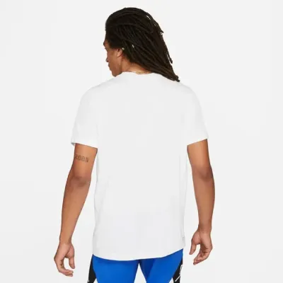 T-shirt Jordan Flight Essential CW5190-102 blanc avec graphisme imprimé et tissu respirant