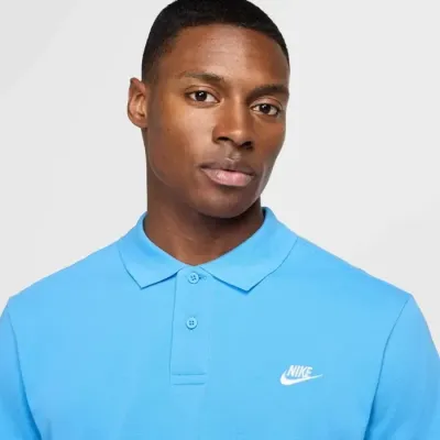 Polo Nike Club FN3894-412 bleu homme avec coton piqué et logo Futura brodé