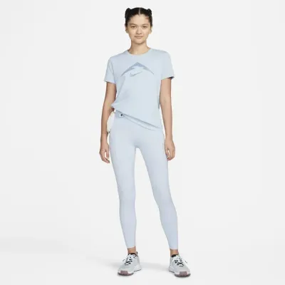 T-shirt Nike Trail Dri-FIT bleu ciel pour femme respirant et léger pour randonnée et trail running FQ4987-440