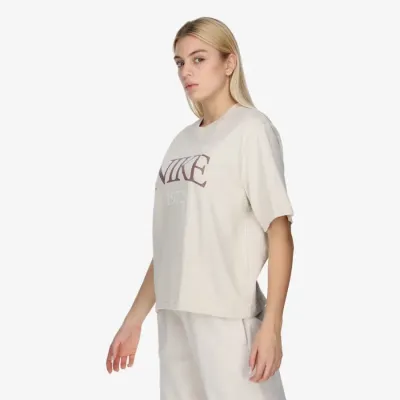 T-shirt Nike Sportswear Classic beige pour femme avec imprimé Nike 1972 coupe oversize lifestyle FQ6600-104