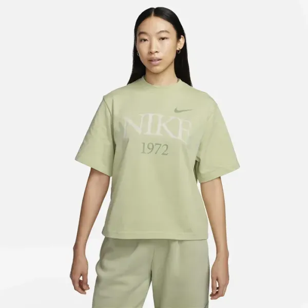 NIKE SPORTSWEAR CLASSIC