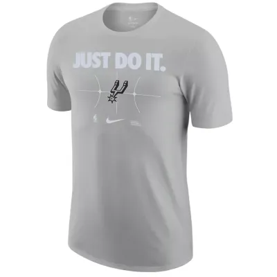 T-shirt San Antonio Spurs Essential NBA gris pour homme avec logo Spurs et slogan Just Do It Nike FQ6282-504