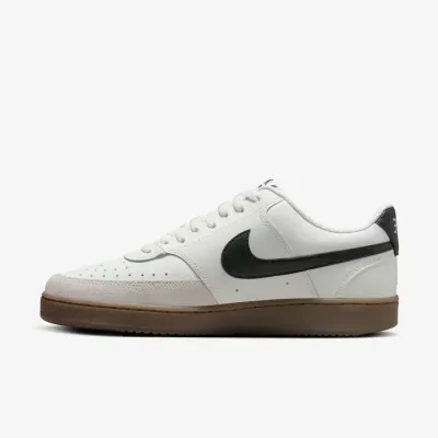 Baskets Nike Court Vision Low blanches pour femme avec semelle gomme et logo Swoosh noir style casual FQ8075-133