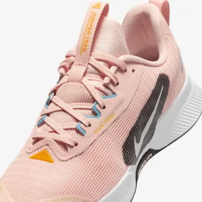 Chaussures de trail running Nike Juniper Trail 3 roses pour femme avec adhérence tout-terrain et amorti confortable FQ0904-600